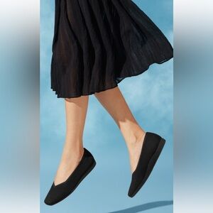 Vivaia Margot 2.0 Square-Toe V-Cut Flats Black Size 39.5